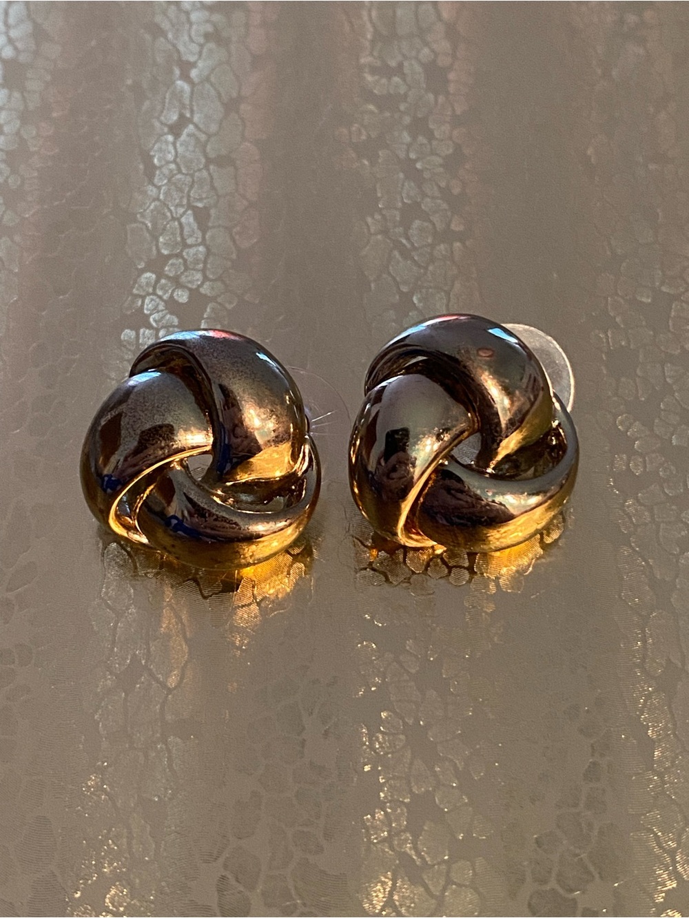 Vintage Classic Twisted Knot Gold-Tone Stud Earrings Y2K 80s 90s 2000s